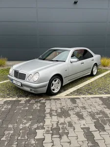 Mercedes klasa E W210