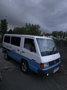 Mercedes MB 100